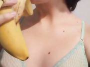 Spompino la banana come un cazzo