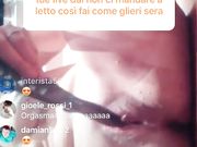 Raffy si masturba con la spazzola Periscope