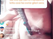 Raffy si masturba con la spazzola Periscope