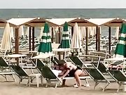 Diciottenne spompina vecchio in spiaggia a Jesolo