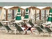 Diciottenne spompina vecchio in spiaggia a Jesolo