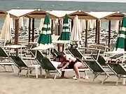 Diciottenne spompina vecchio in spiaggia a Jesolo