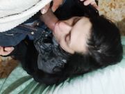 Mi fa un pompino mentre è al cellulare con sua mamma