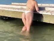 Ferragosto in topless moglie al mare