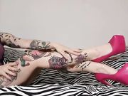 Sexy piedi femdom tatuata italiana