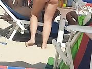 Ragazza con bel culo in spiaggia Pescara