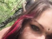 Mi scopa il culo a pecorina nel bosco