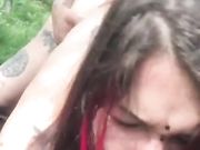 Mi scopa il culo a pecorina nel bosco