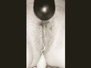 Masturbazione anale moglie che gioca col clitoride