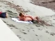 Coppia scopa in spiaggia alle mura di Trapani