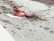 Coppia scopa in spiaggia alle mura di Trapani