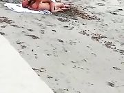 Coppia scopa in spiaggia alle mura di Trapani