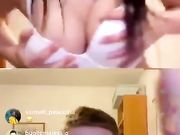 Max Felicitas live con ragazza che fa spogliarello