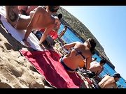 Topless in spiaggia ragazza italiana