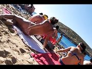 Topless in spiaggia ragazza italiana