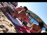 Topless in spiaggia ragazza italiana