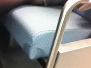 Upskirt in treno