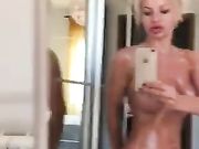 Alessia di Pesaro selfie nuda super abbronzata