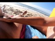 Sega in spiaggia coppia nudista italiana