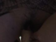 Moglie eccitata si scopa grosso cazzo di gomma