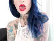 La bellissima suicide girl italiana Riae