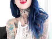 La bellissima suicide girl italiana Riae