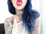 La bellissima suicide girl italiana Riae