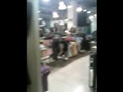 Mia moglie Daria nuda nel camerino di un negozio