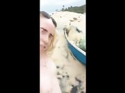 Due turiste scopate da nero in spiaggia