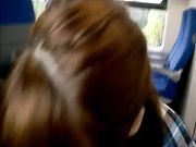 Pompino in treno di una bella studentessa mora