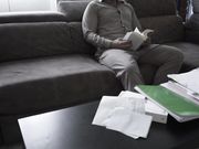 Studentessa si fa l'assistente per passare l'esame