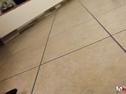 JOI italiano - Sborrami sui piedi e poi ripulisci