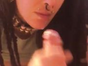 Pompino fidanzata tatuata con piercing
