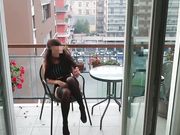 Studentessa italiana si masturba sul balcone