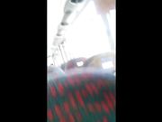 Beccata mentre lo succhio in autobus al mio fidanzato