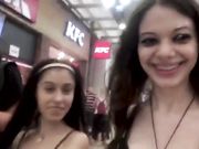 Teen italiane sborrate in faccia al centro commerciale