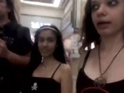 Teen italiane sborrate in faccia al centro commerciale