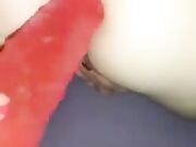 Moglie italiana si masturba il culo con grosso dildo