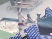 Amatoriale sesso al resort in piscina