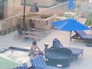 Amatoriale sesso al resort in piscina