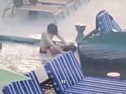 Amatoriale sesso al resort in piscina