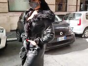SCANDALO - AMANDHA FOX nuda nel centro di Roma