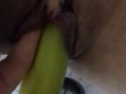 Ciao tesoro oggi mi masturbo con una grande banana