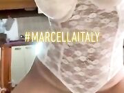 Marcella trans lo infila in bocca al suo slave