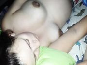 Mia moglie incinta nuda mentre dorme