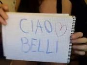 Ragazza italiana tettona si masturba con zucchina