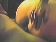 Filmino porno vintage cuckold con moglie inculata da bull