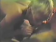 Filmino porno vintage cuckold con moglie inculata da bull