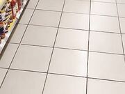 Moglie italiana flash fica e tette al supermercato
