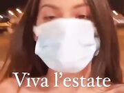 Viva l'estate - In autogril con le tette di fuori